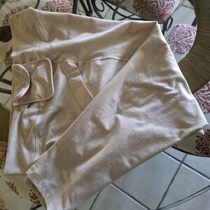 Stylish Beige Leggings With Pockets